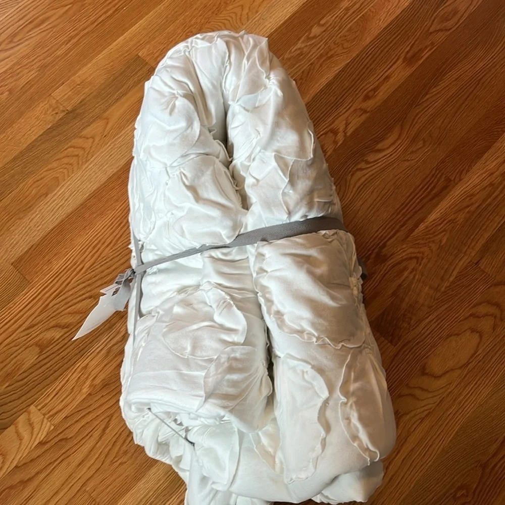Anthropologie Alyssa Jersey Quilt in White Size Queen NWT